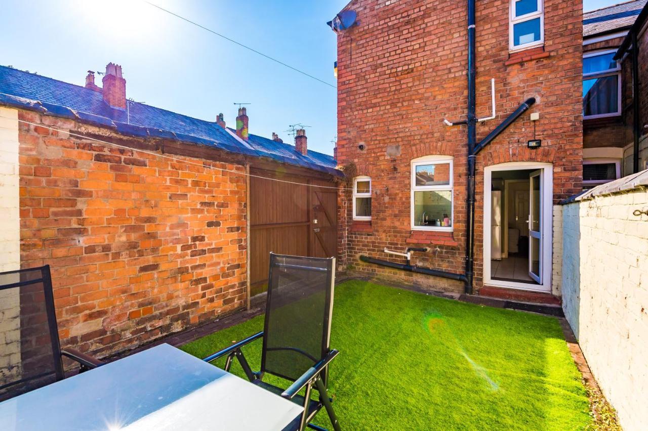 Spacious 3-Bed House In Chester By 53 Degrees Property, Ideal For Families & Professionals, Free Parking - Sleeps 7 外观 照片